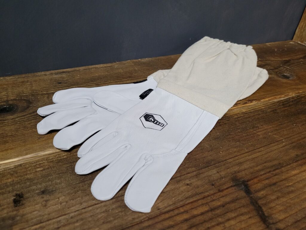 leather gloves Mordant