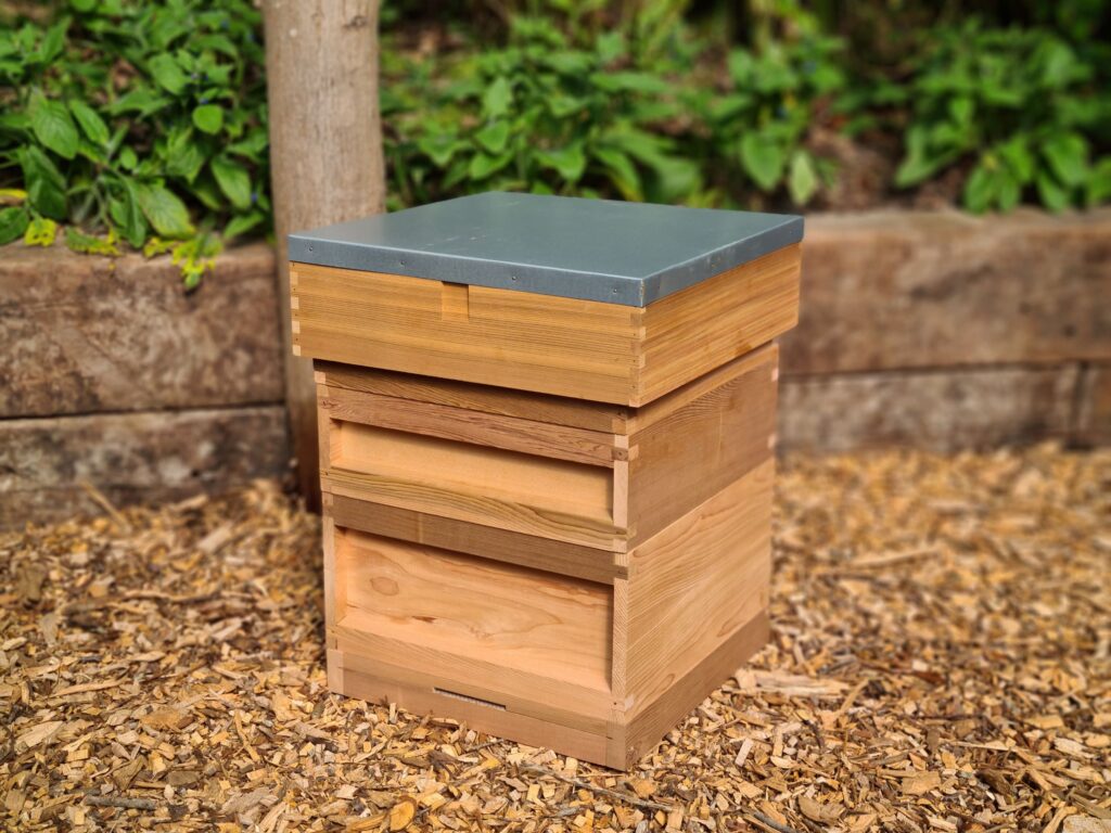 Beginners Kit National Hive with 6″ Flat Roof